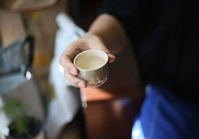 快結(jié)婚了，婚宴用酒什么酒好？這家婚宴定制酒很好！